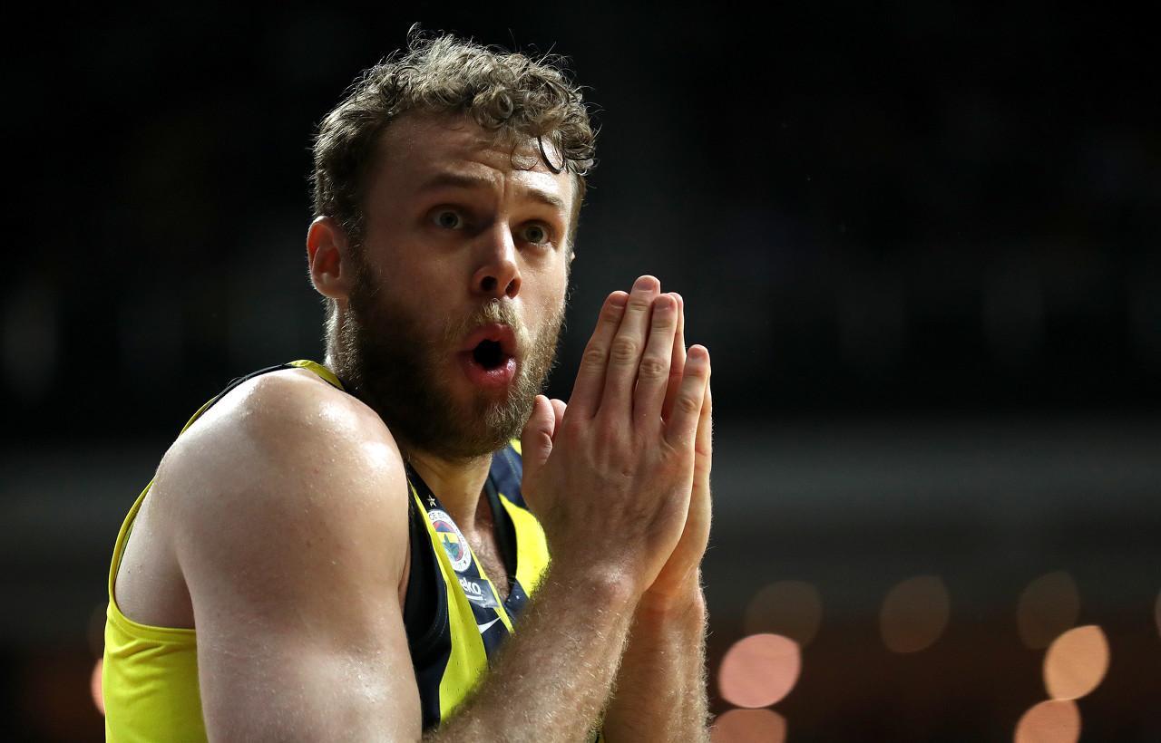 NBA旧将!梅利15分7板5助2帽全队最高 加里纳利5罚全中贡献8分