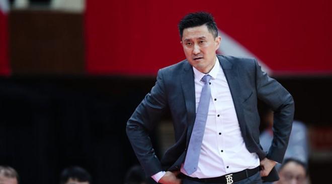 广东队险胜美国队!张文逸26分+三分雨爆发,却犯错险些葬送胜利